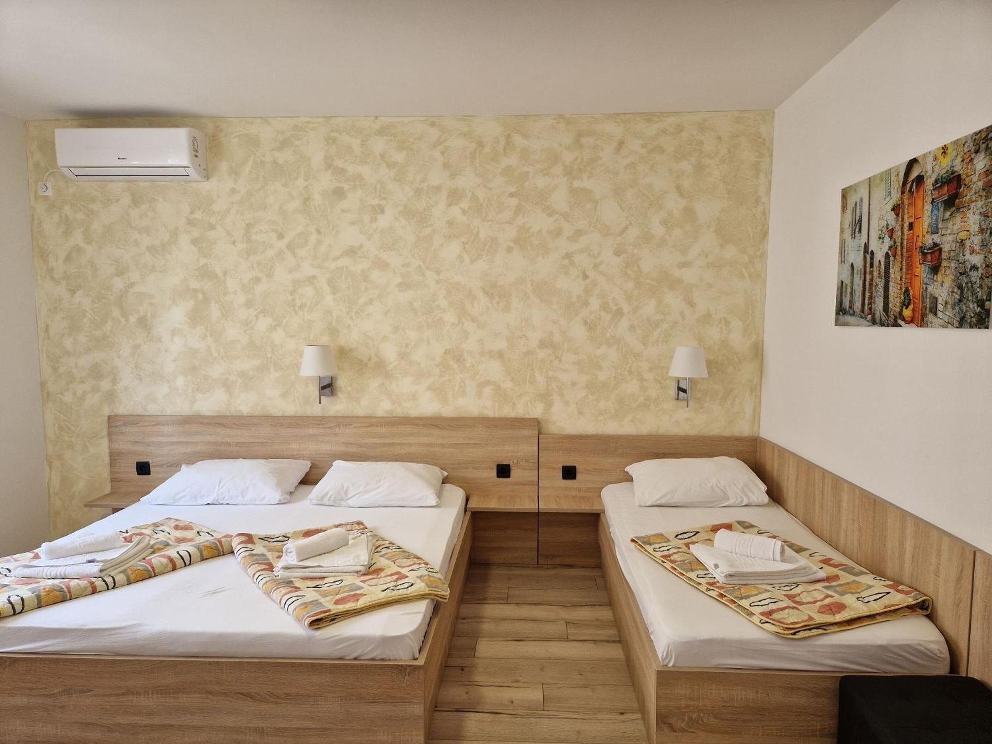 Apartment And Rooms Amenka Novalja Εξωτερικό φωτογραφία