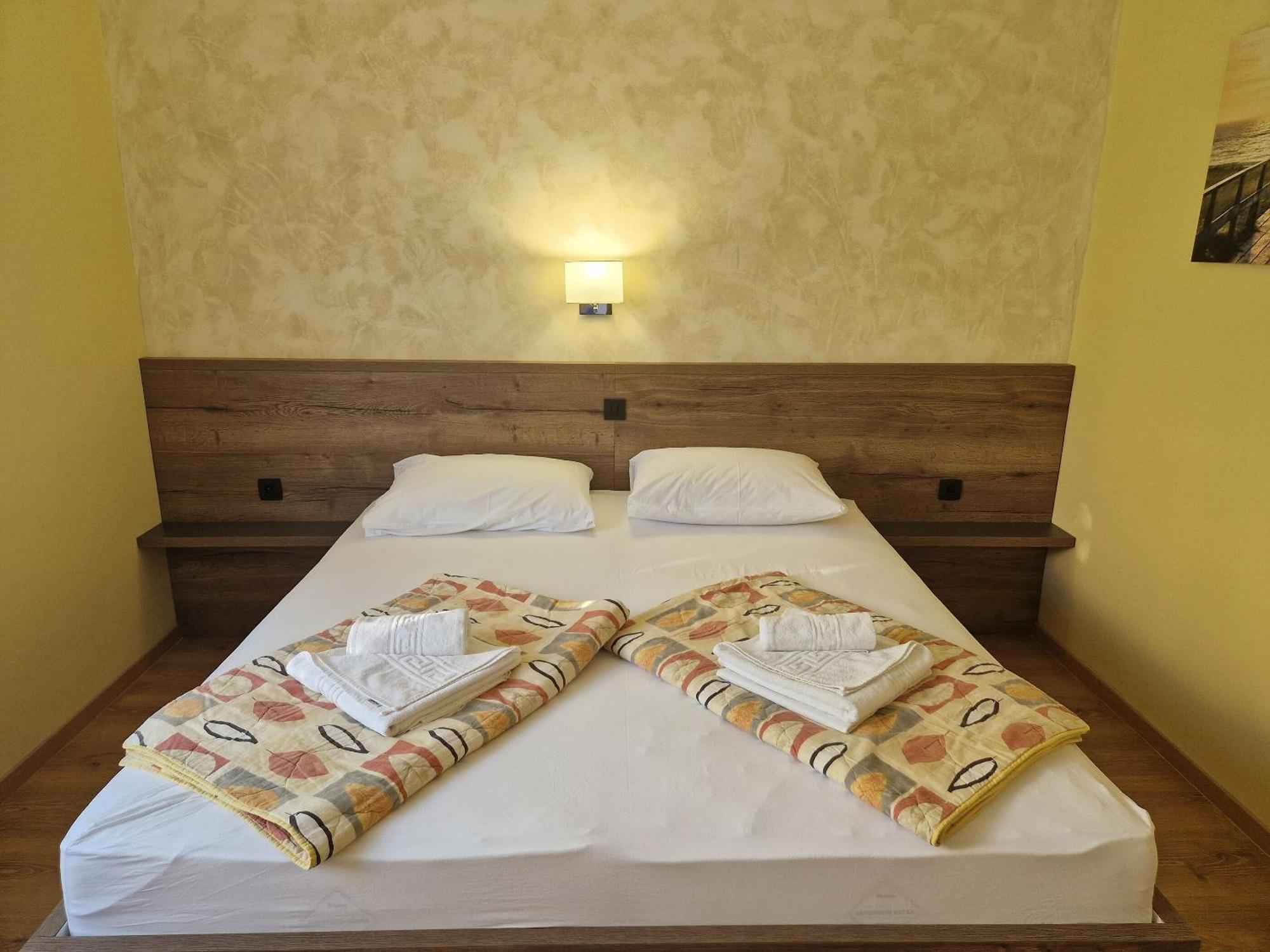 Apartment And Rooms Amenka Novalja Εξωτερικό φωτογραφία