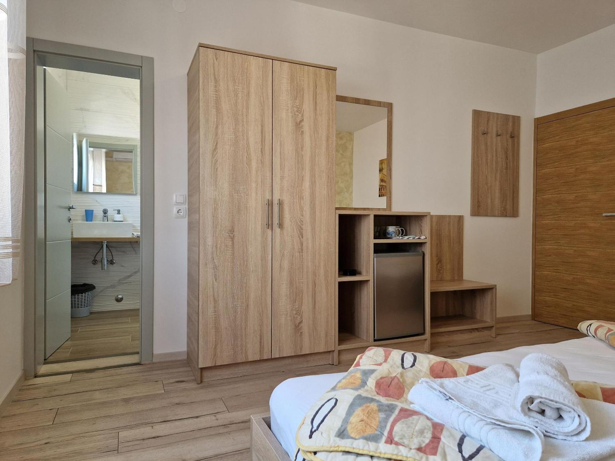 Apartment And Rooms Amenka Novalja Εξωτερικό φωτογραφία