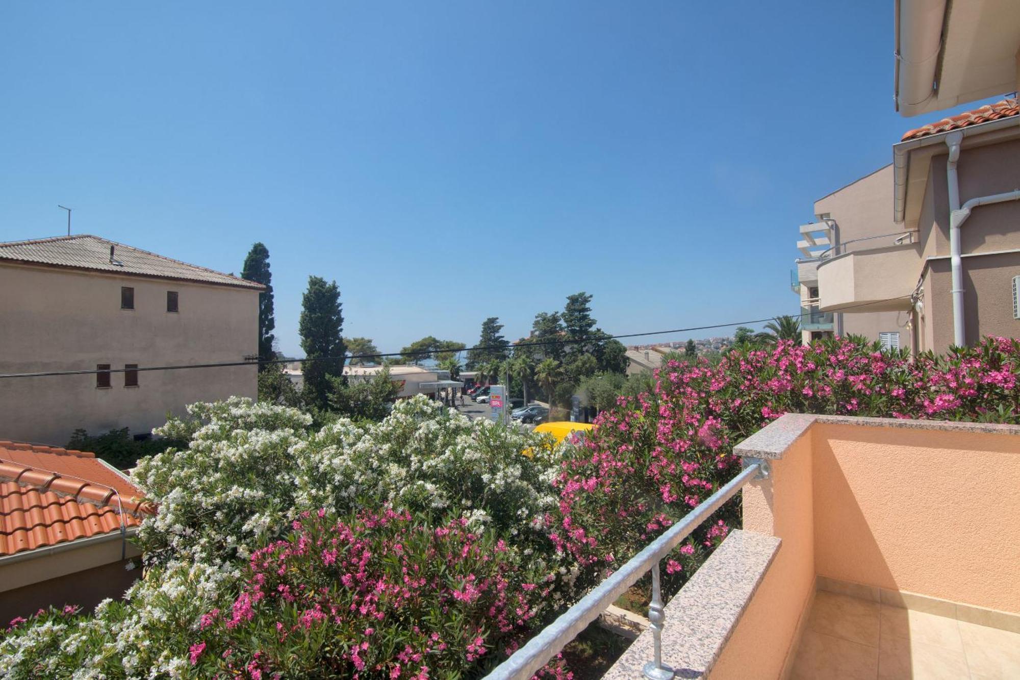 Apartment And Rooms Amenka Novalja Εξωτερικό φωτογραφία