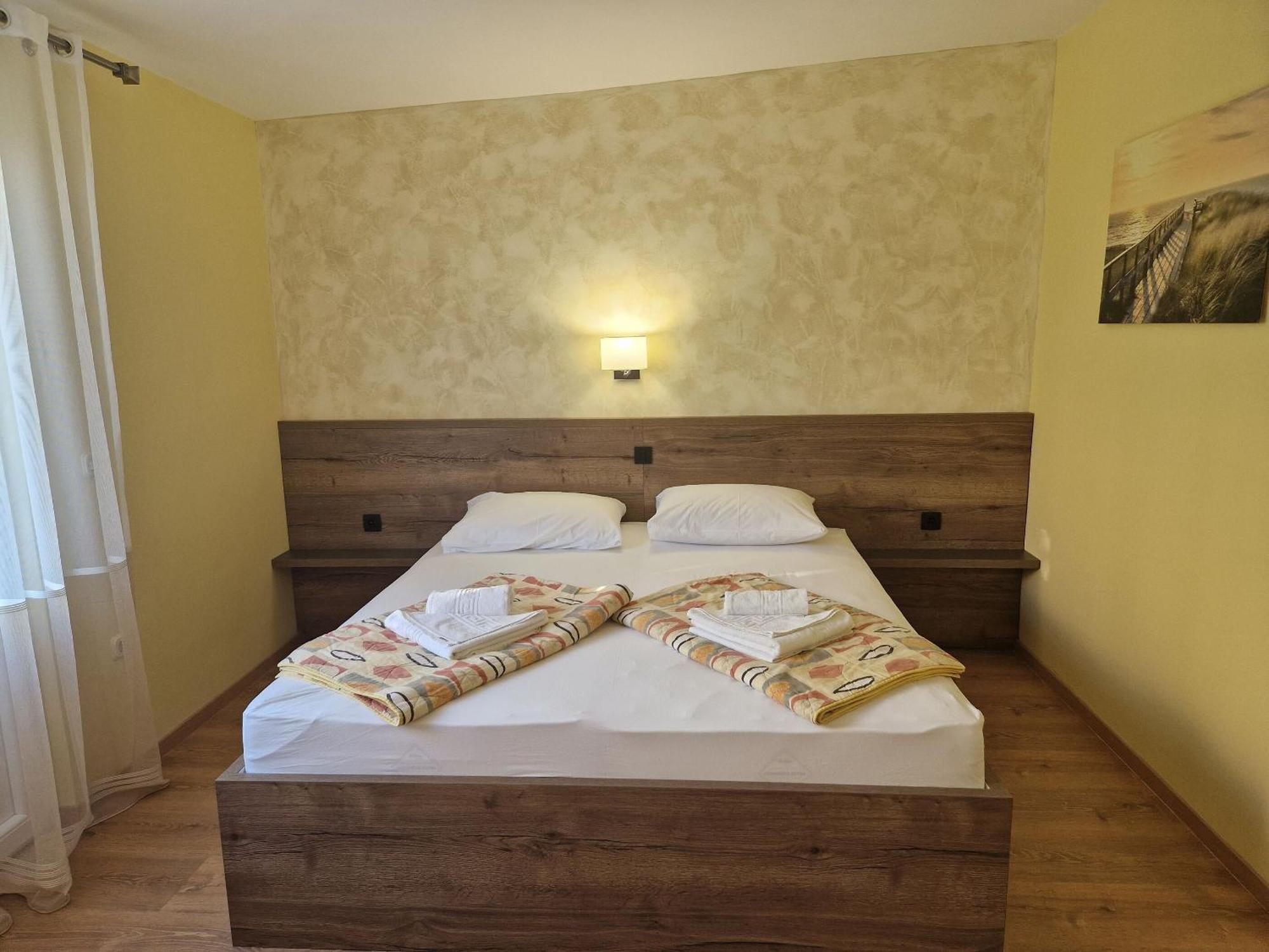 Apartment And Rooms Amenka Novalja Εξωτερικό φωτογραφία