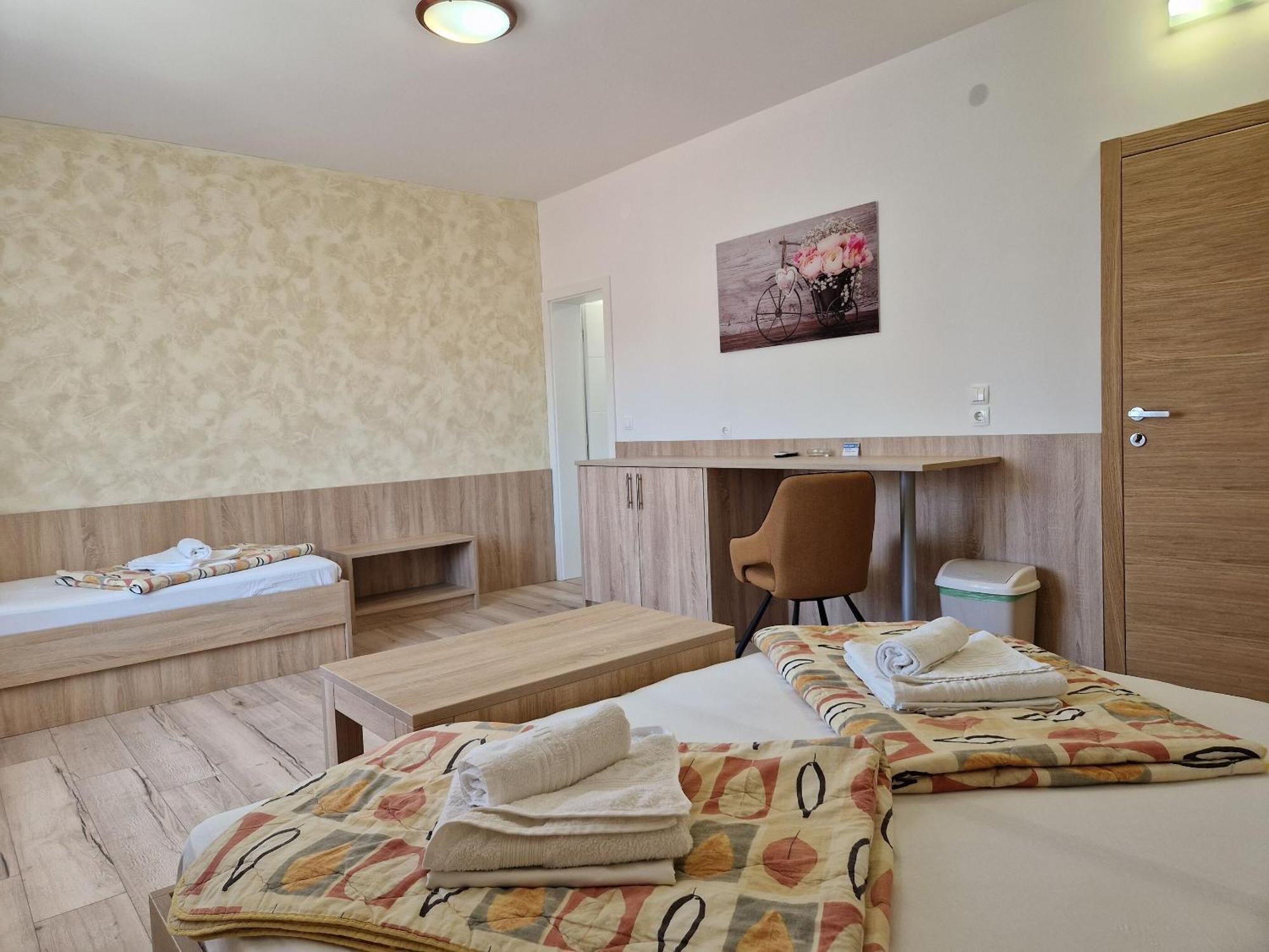 Apartment And Rooms Amenka Novalja Εξωτερικό φωτογραφία