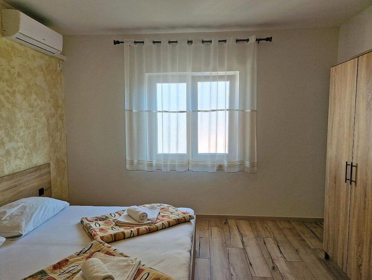 Apartment And Rooms Amenka Novalja Εξωτερικό φωτογραφία