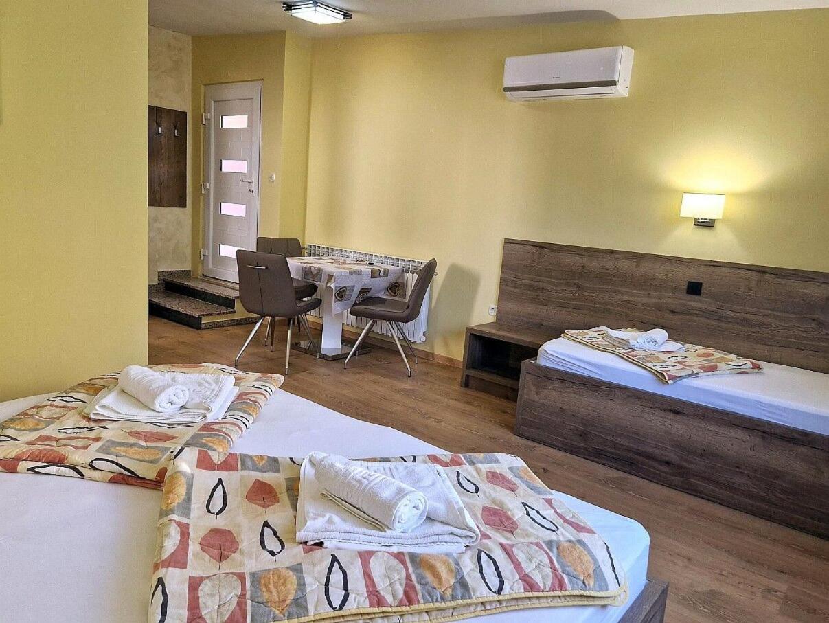 Apartment And Rooms Amenka Novalja Εξωτερικό φωτογραφία