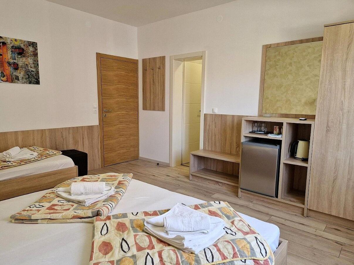 Apartment And Rooms Amenka Novalja Εξωτερικό φωτογραφία