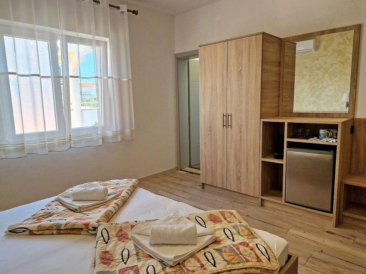 Apartment And Rooms Amenka Novalja Εξωτερικό φωτογραφία