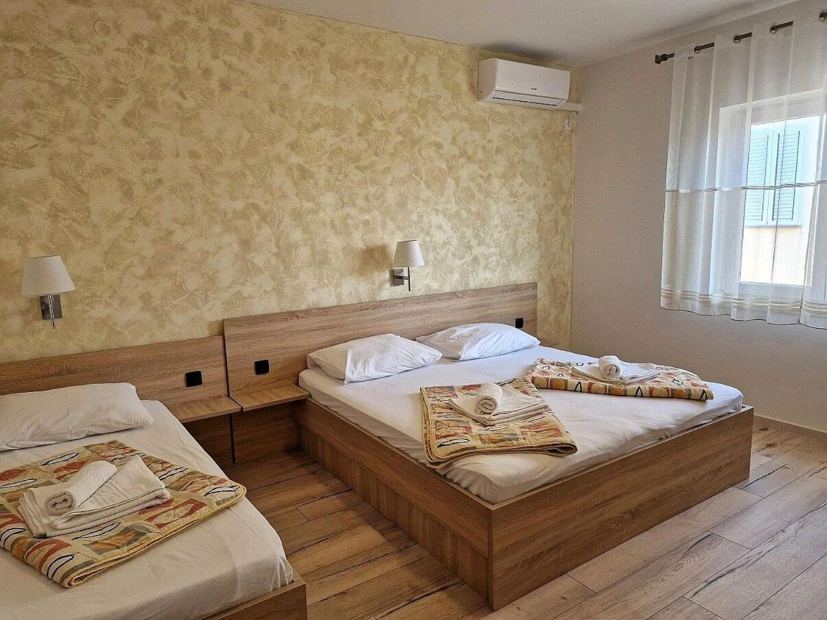 Apartment And Rooms Amenka Novalja Εξωτερικό φωτογραφία