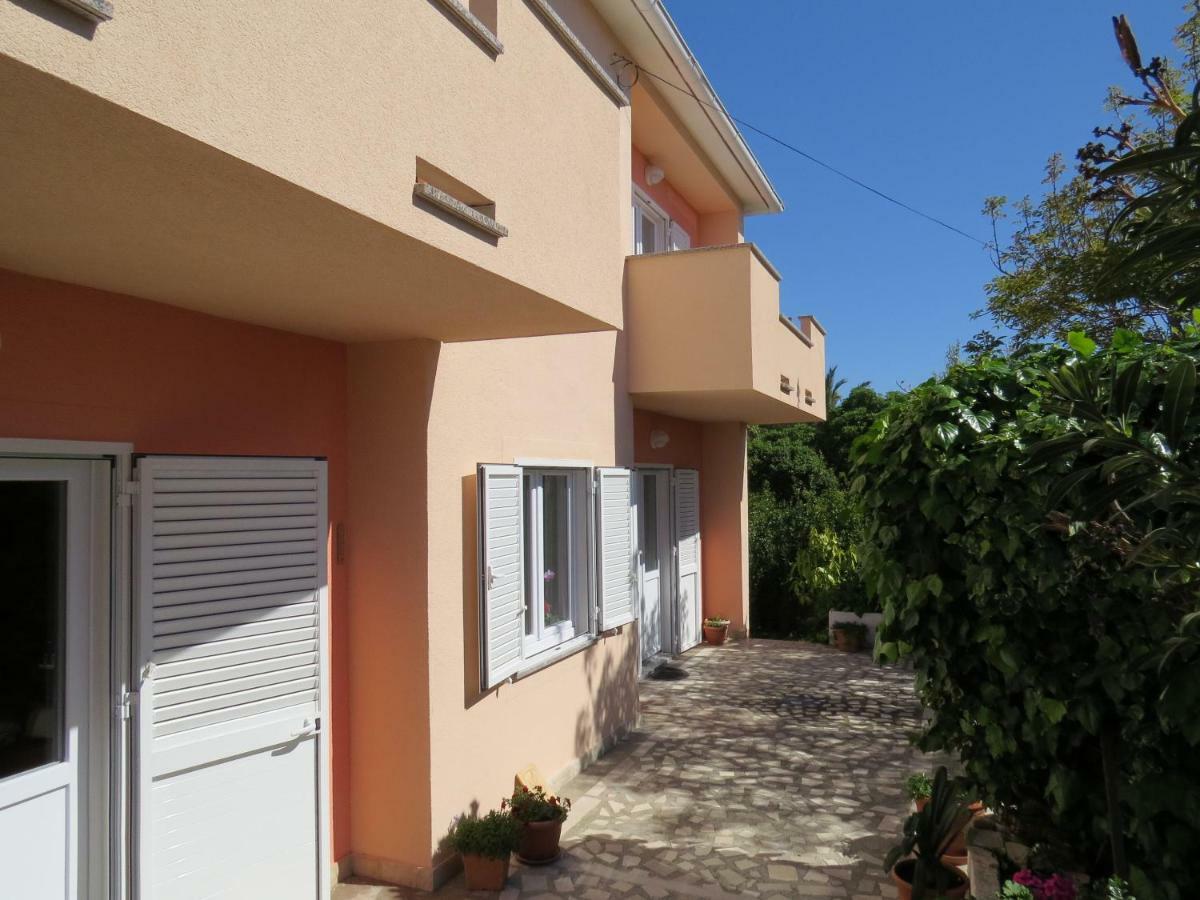 Apartment And Rooms Amenka Novalja Εξωτερικό φωτογραφία