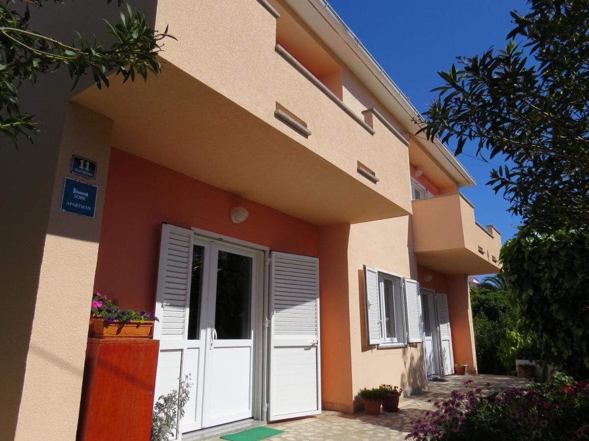 Apartment And Rooms Amenka Novalja Εξωτερικό φωτογραφία